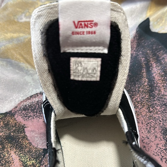 Van’s - Picture 3 of 3